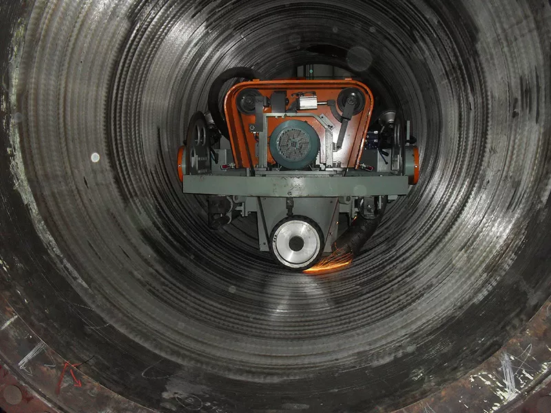 Grinding machine head